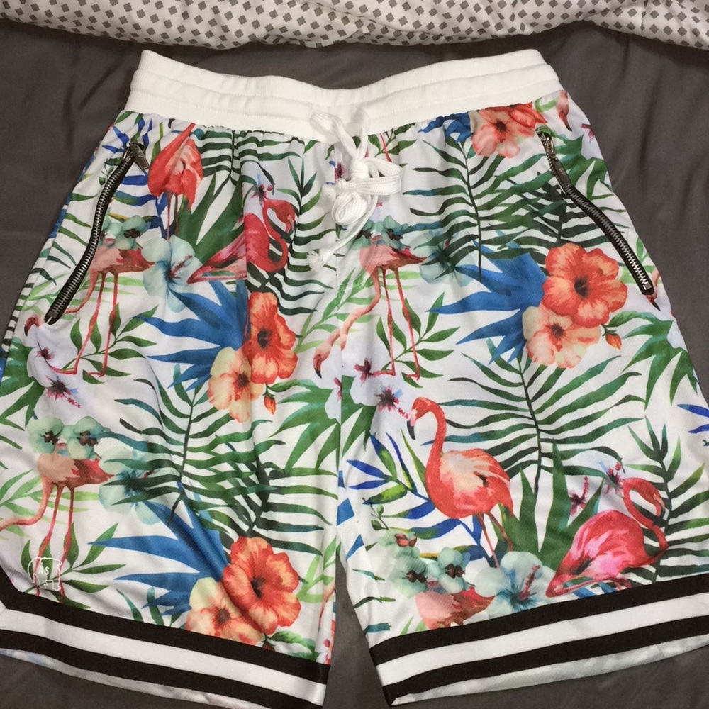 Above knee stylish shorts